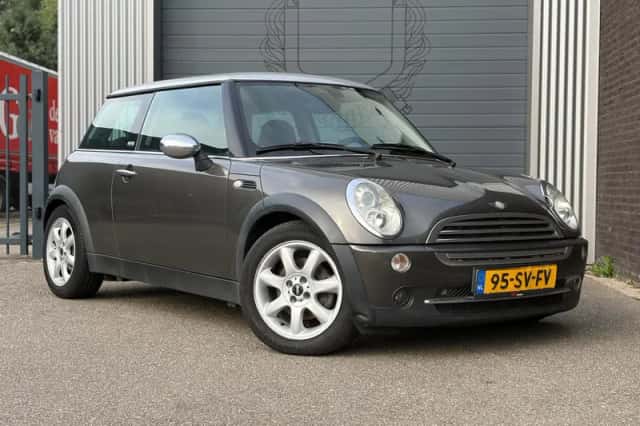 MINI Cooper (2006) thumbnail 2