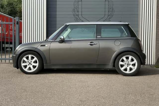 MINI Cooper (2006) thumbnail 3
