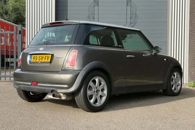 MINI Cooper (2006) thumbnail 4