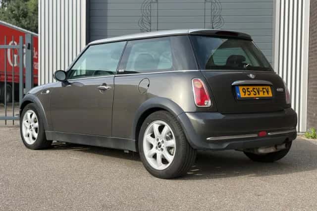 MINI Cooper (2006) thumbnail 5