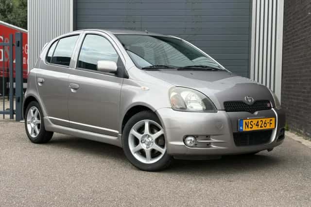 Toyota Yaris (2002) thumbnail 2