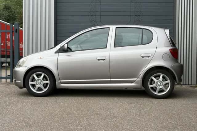 Toyota Yaris (2002) thumbnail 3