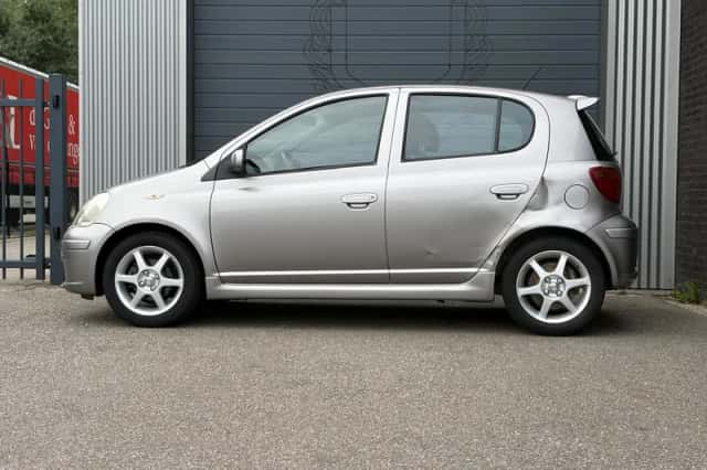 Toyota Yaris (2005) thumbnail 3