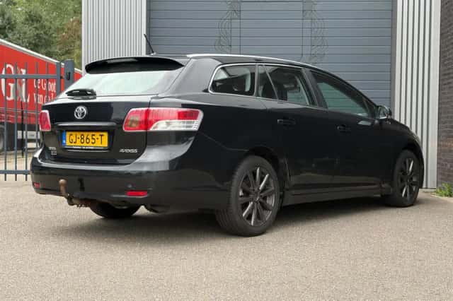 Toyota Avensis (2011) thumbnail 4