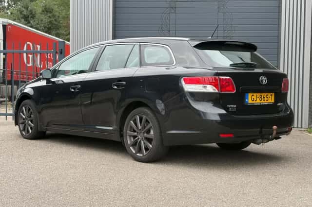 Toyota Avensis (2011) thumbnail 5