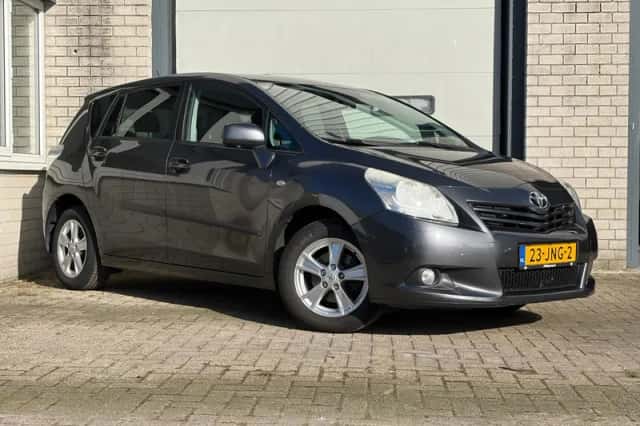 Toyota Verso (2009) thumbnail 2