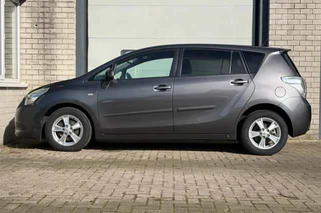 Toyota Verso (2009) thumbnail 3