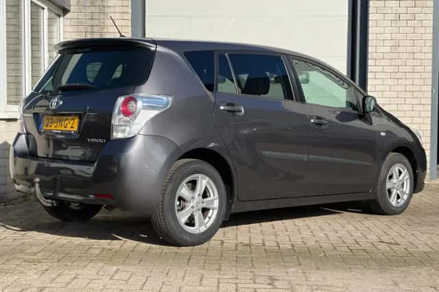 Toyota Verso (2009) thumbnail 4