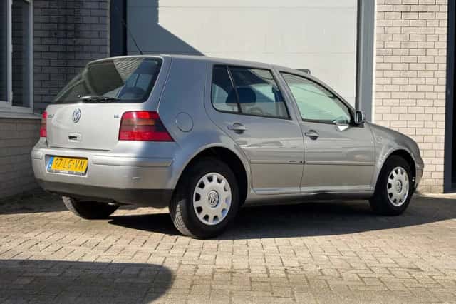 Volkswagen Golf (2003) thumbnail 4