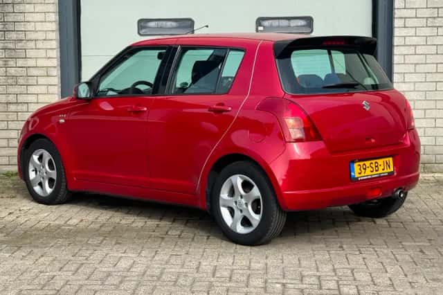 Suzuki Swift (2006) thumbnail 4