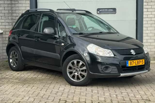 Suzuki SX4 (2010) thumbnail 2