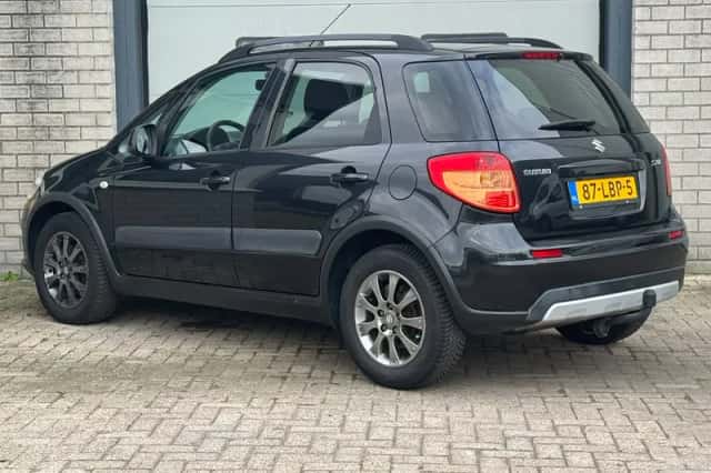Suzuki SX4 (2010) thumbnail 5