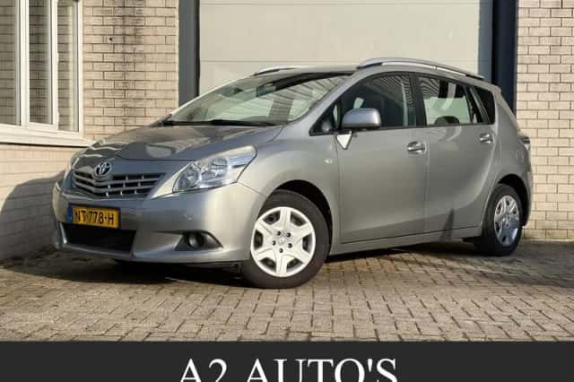 Toyota Verso (2011) thumbnail 1