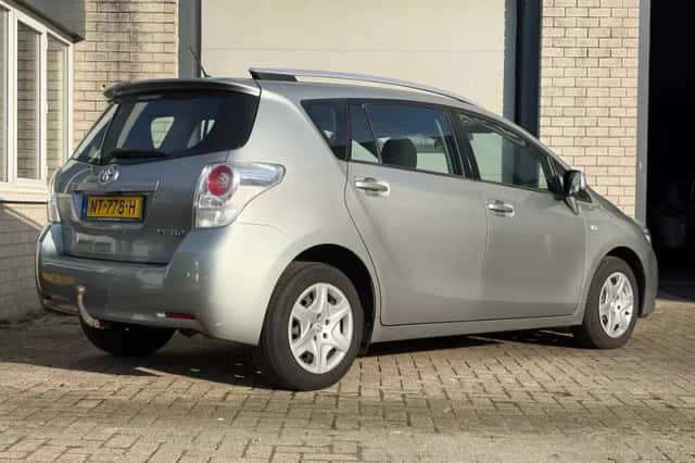 Toyota Verso (2011) thumbnail 4