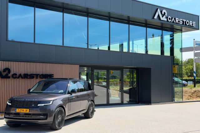 Land Rover Range Rover (2023) thumbnail 2