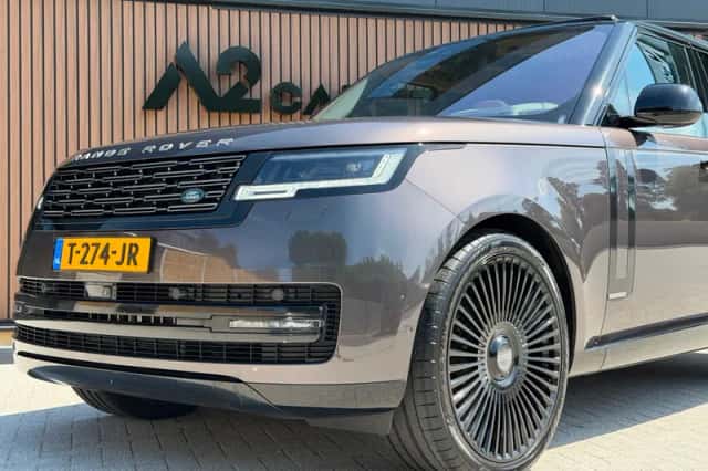 Land Rover Range Rover (2023) thumbnail 3