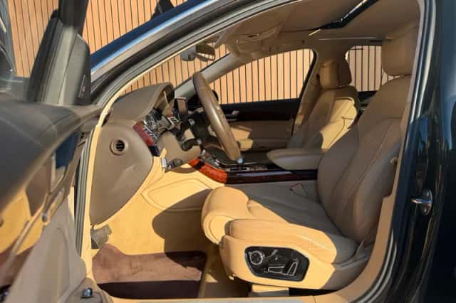 Audi A8 (2012) thumbnail 4