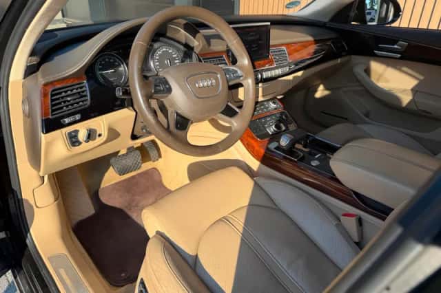 Audi A8 (2012) thumbnail 5