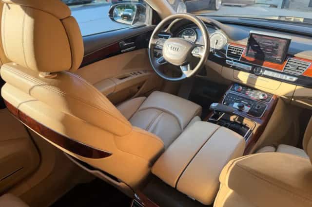 Audi A8 (2012) thumbnail 6