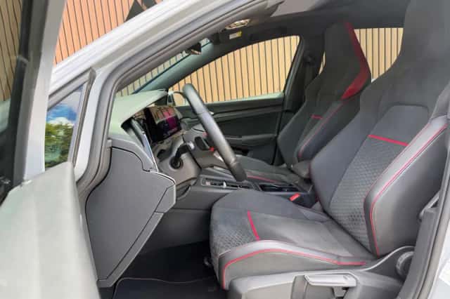 Volkswagen Golf (2021) thumbnail 4