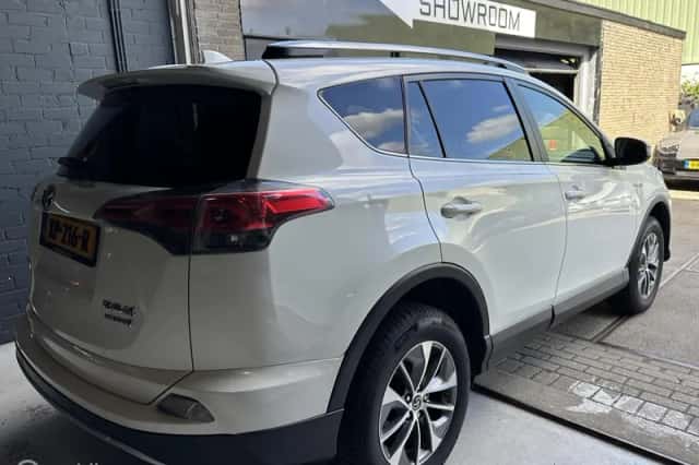Toyota RAV4 (2018) thumbnail 4