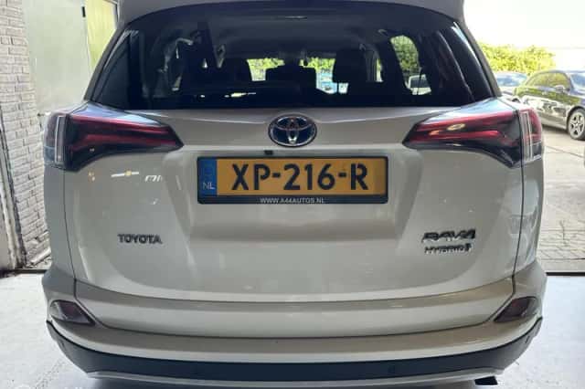 Toyota RAV4 (2018) thumbnail 5
