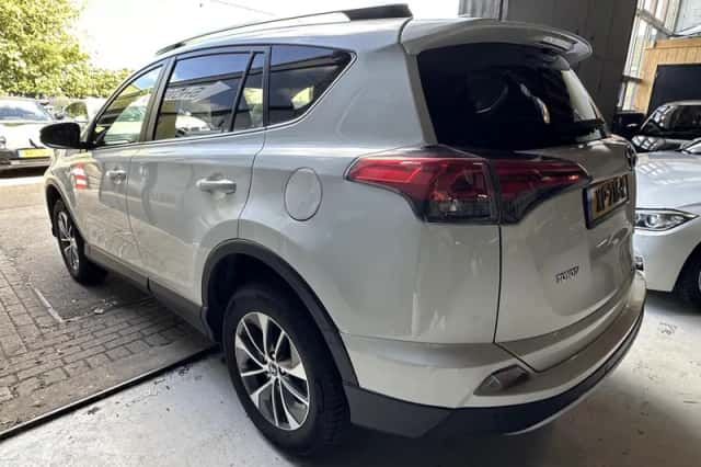 Toyota RAV4 (2018) thumbnail 6