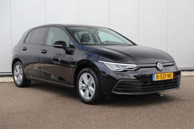 Volkswagen Golf (2022) thumbnail 3