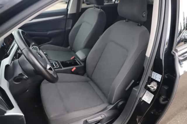 Volkswagen Golf (2022) thumbnail 6