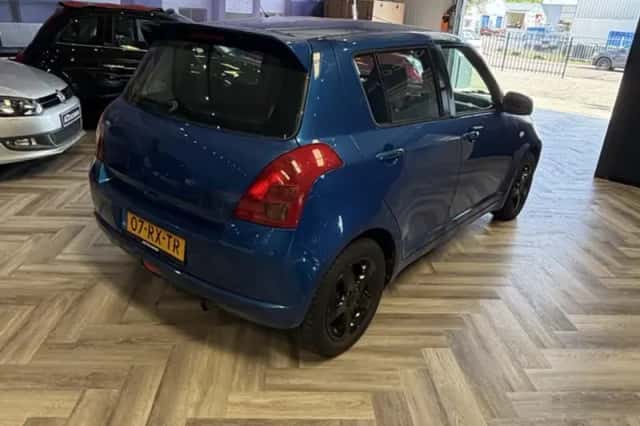 Suzuki Swift (2005) thumbnail 4