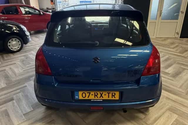 Suzuki Swift (2005) thumbnail 5