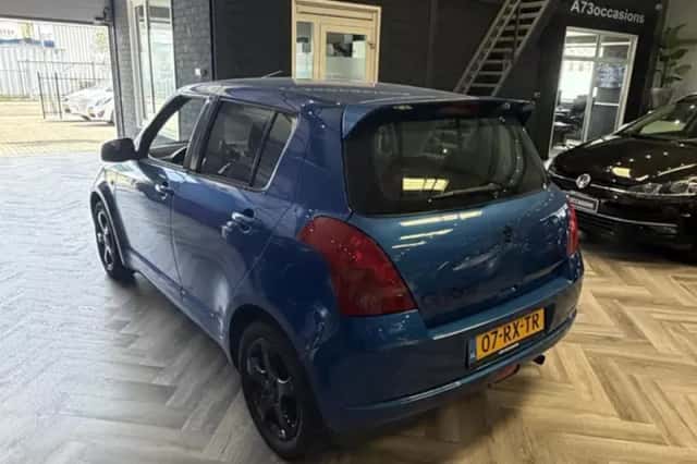 Suzuki Swift (2005) thumbnail 6
