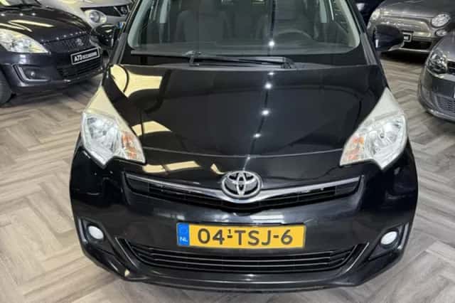 Toyota Verso S (2012) thumbnail 2