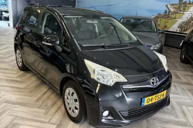Toyota Verso S (2012) thumbnail 3