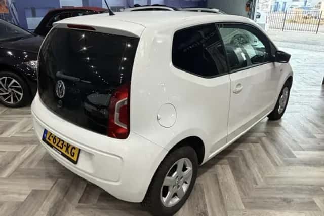 Volkswagen Up! (2012) thumbnail 4