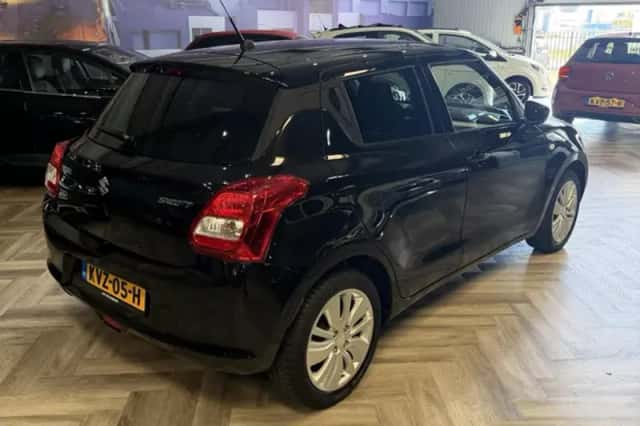 Suzuki Swift (2018) thumbnail 4