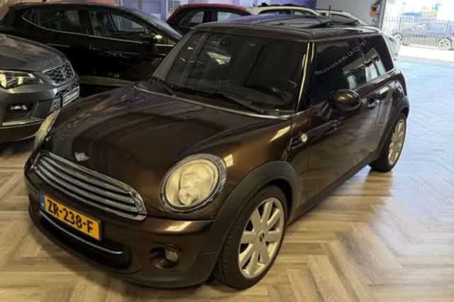 MINI Cooper (2011) thumbnail 1