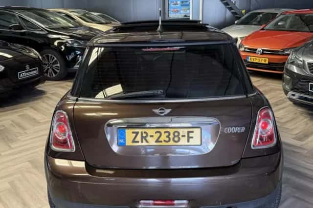 MINI Cooper (2011) thumbnail 5