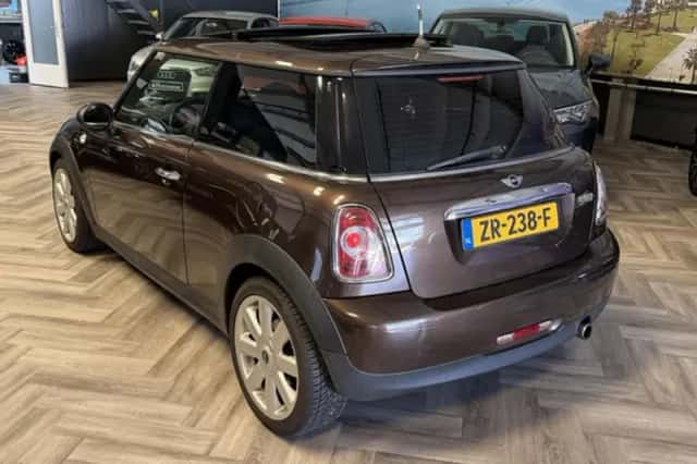 MINI Cooper (2011) thumbnail 6
