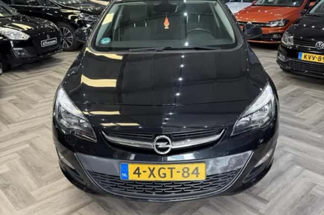 Opel Astra (2014) thumbnail 2