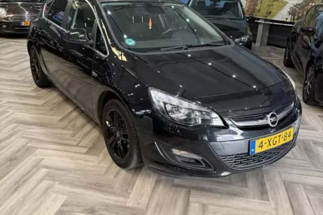 Opel Astra (2014) thumbnail 3
