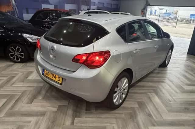 Opel Astra (2011) thumbnail 4