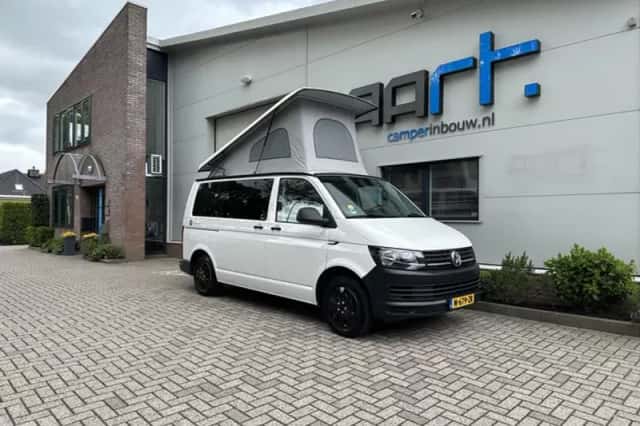 Volkswagen Transporter (2015) thumbnail 1