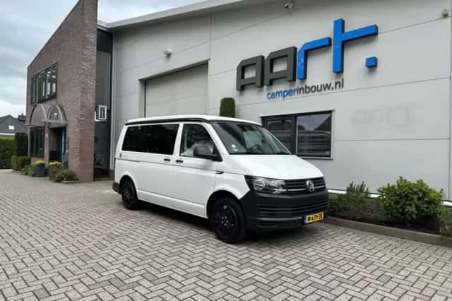 Volkswagen Transporter (2015) thumbnail 2
