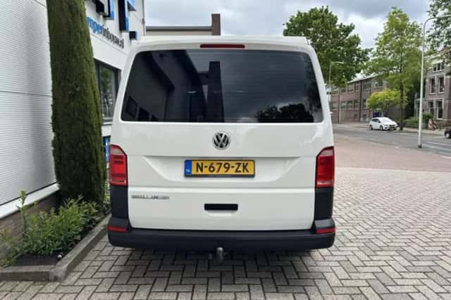 Volkswagen Transporter (2015) thumbnail 4
