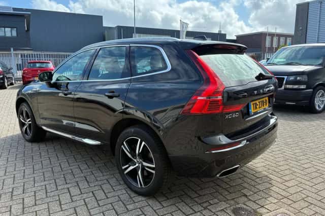 Volvo XC60 (2018) thumbnail 2