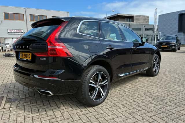 Volvo XC60 (2018) thumbnail 3