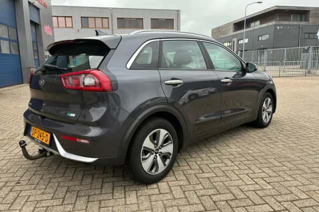 Kia Niro (2018) thumbnail 3