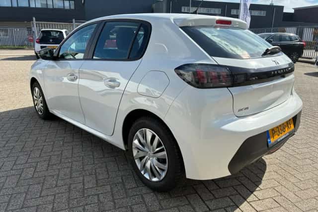 Peugeot 208 (2022) thumbnail 2