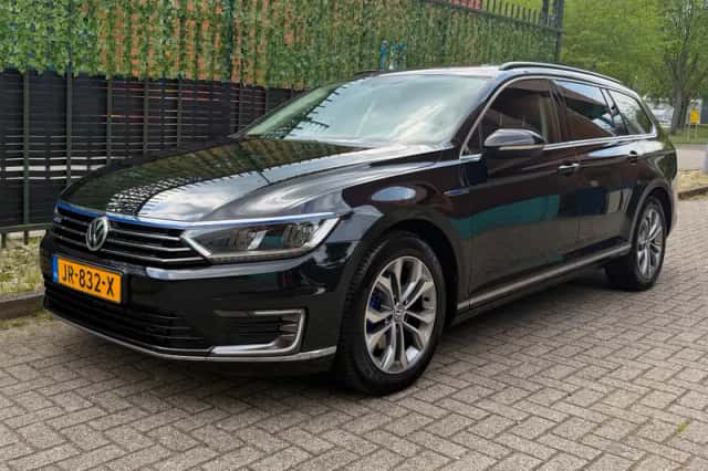 Volkswagen Passat (2016) thumbnail 1